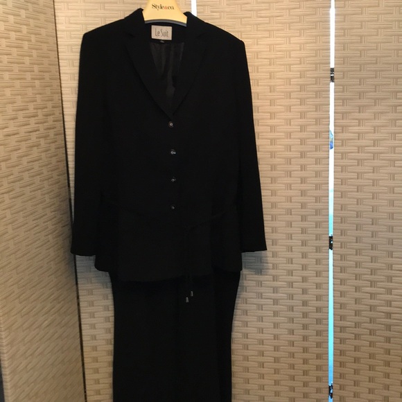 Le Suit Jackets & Blazers - Elegant Black Suit with Pants.